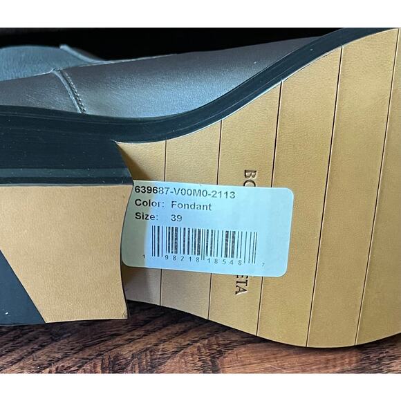 $1,800 NIB Bottega Veneta Black Leather Brown Heel Chelsea Boots Size 39(6) main image 4